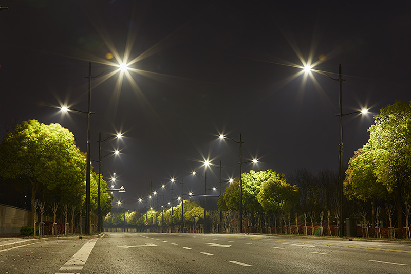 蓝光危害,道路照明,平衡取舍